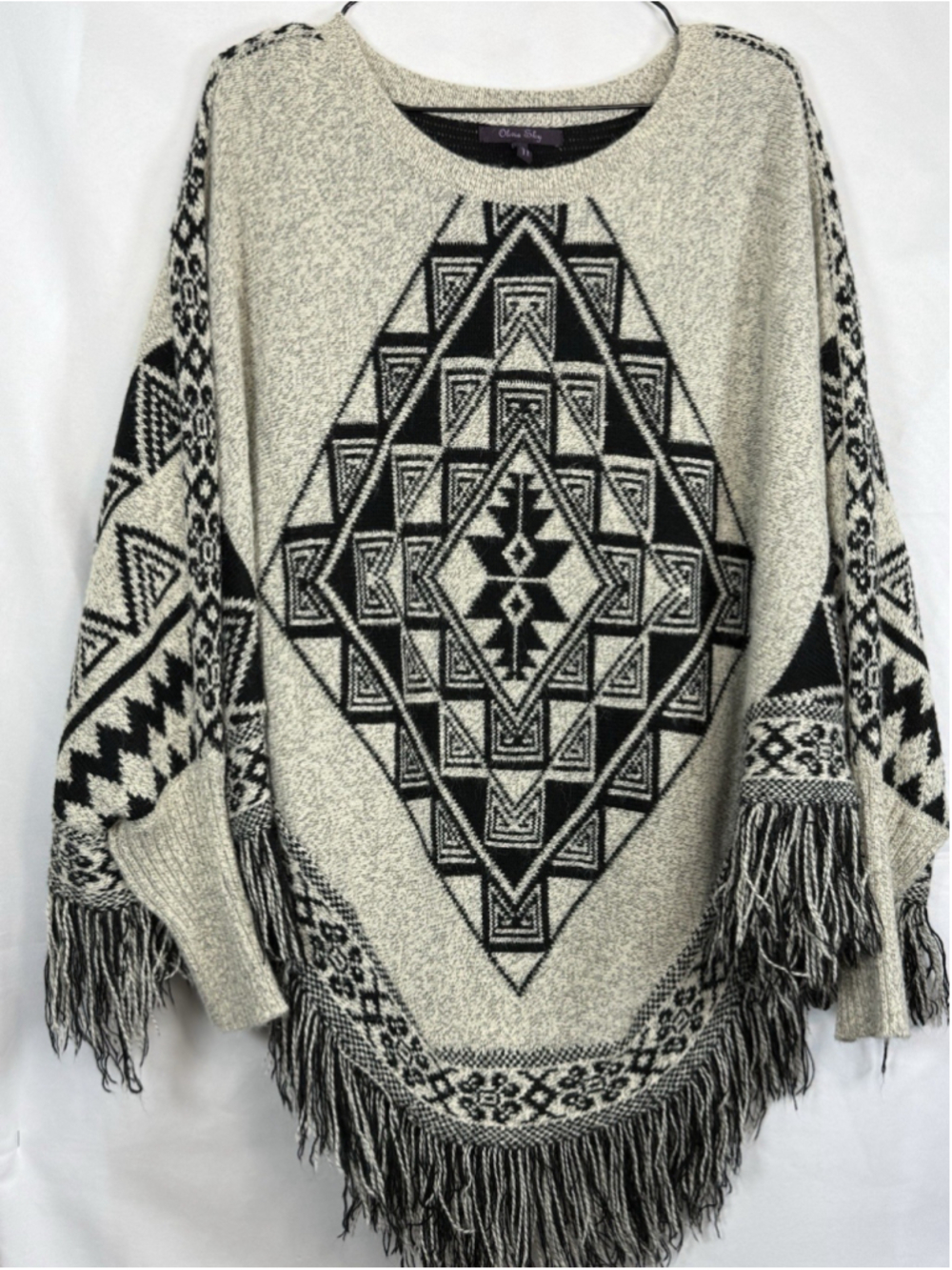 Olivia Sky Sweater Poncho Women’s L/XL Flowing Geometric Fringe Aztec EUC M5908